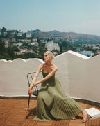 Vestido Olivia – Elegancia moderna con espalda descubierta